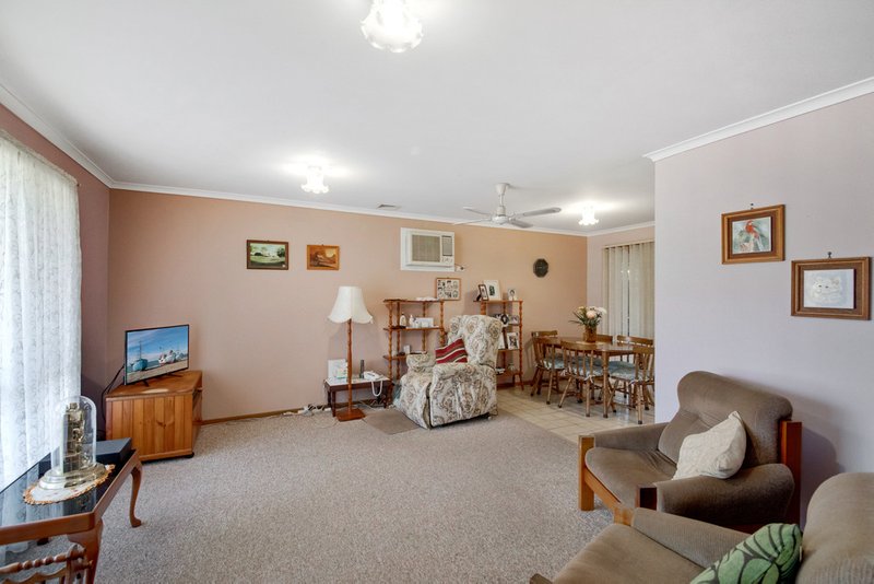 Photo - 5 Miner Place, Parrearra QLD 4575 - Image 5