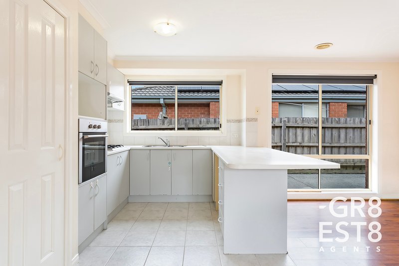 Photo - 5 Mingay Place, Cranbourne West VIC 3977 - Image 6