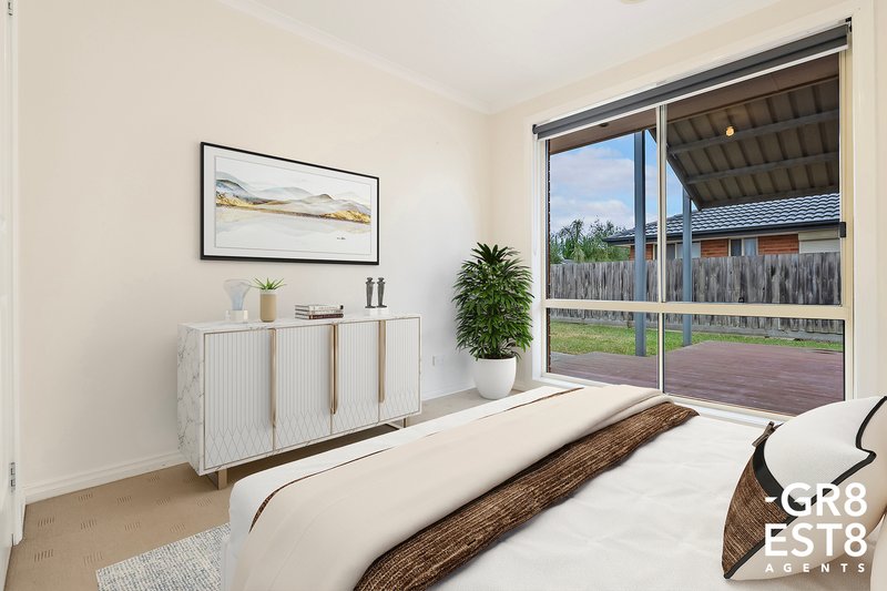 Photo - 5 Mingay Place, Cranbourne West VIC 3977 - Image 8