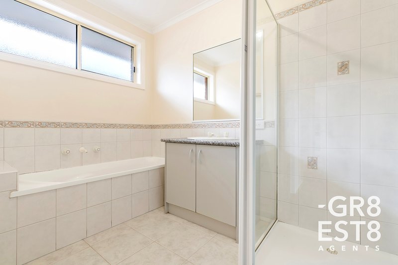 Photo - 5 Mingay Place, Cranbourne West VIC 3977 - Image 9