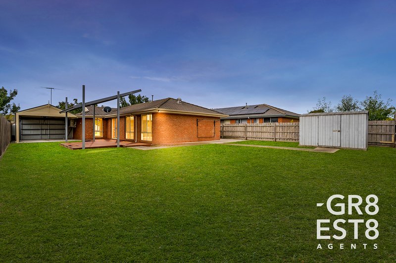 Photo - 5 Mingay Place, Cranbourne West VIC 3977 - Image 10