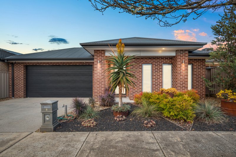 5 Miro Way, Fraser Rise VIC 3336