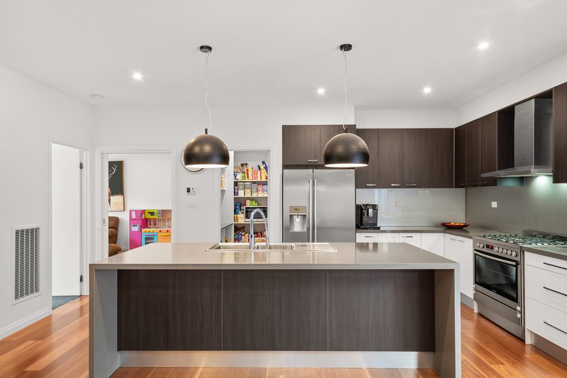 Photo - 5 Miro Way, Fraser Rise VIC 3336 - Image 3