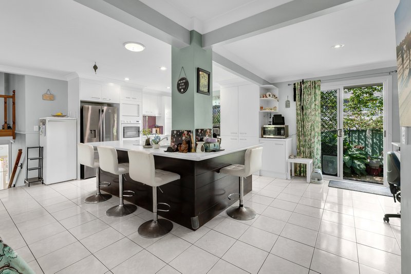 Photo - 5 Mitchell Avenue, Molendinar QLD 4214 - Image 10
