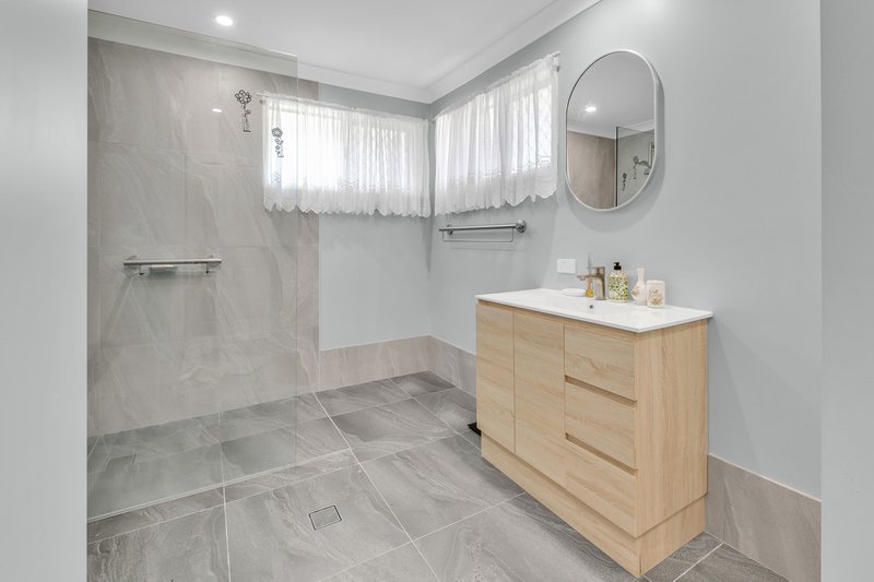 Photo - 5 Mitchell Avenue, Molendinar QLD 4214 - Image 17