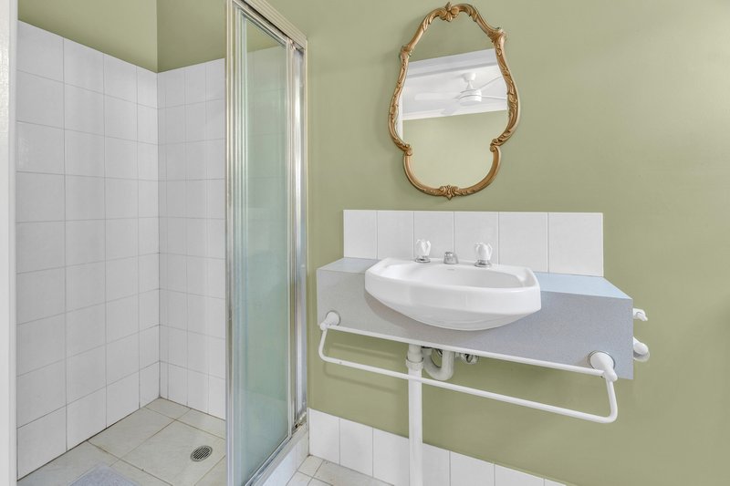 Photo - 5 Mitchell Avenue, Molendinar QLD 4214 - Image 24