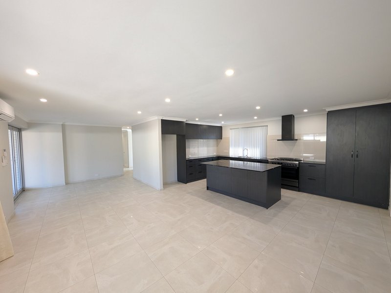 Photo - 5 Montfort Place, Morley WA 6062 - Image 1