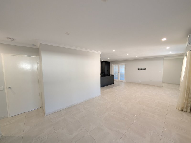 Photo - 5 Montfort Place, Morley WA 6062 - Image 4