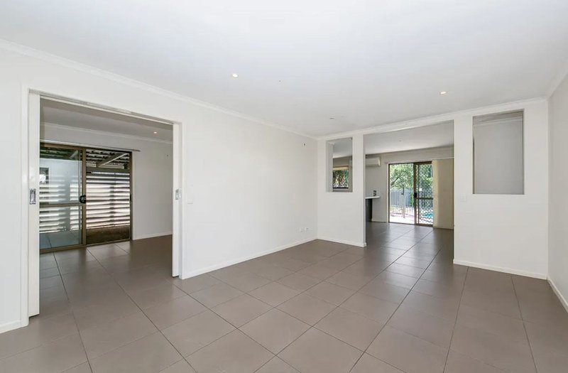 Photo - 5 Moondarra Street, Chapel Hill QLD 4069 - Image 7