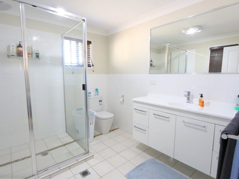 Photo - 5 Mooney Crescent, Emerald QLD 4720 - Image 12