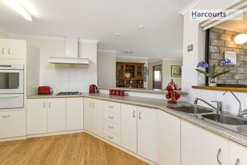 Photo - 5 Moor Crescent, Hallett Cove SA 5158 - Image 3