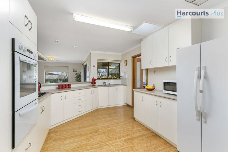 Photo - 5 Moor Crescent, Hallett Cove SA 5158 - Image 4