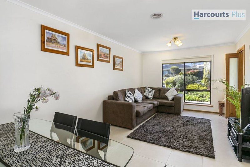 Photo - 5 Moor Crescent, Hallett Cove SA 5158 - Image 5