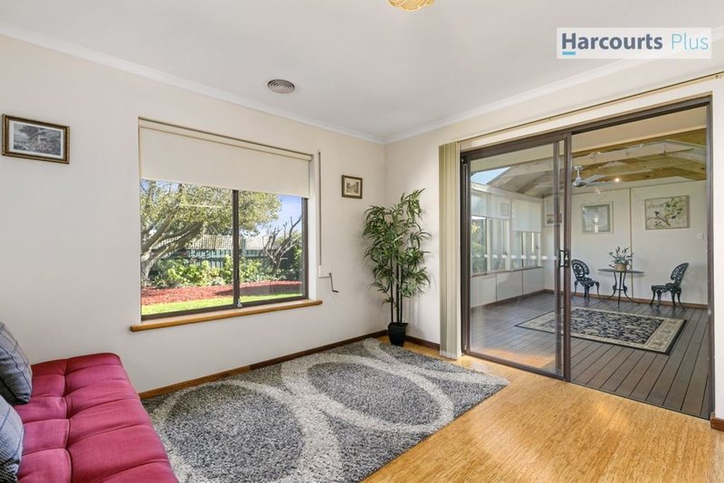 Photo - 5 Moor Crescent, Hallett Cove SA 5158 - Image 8