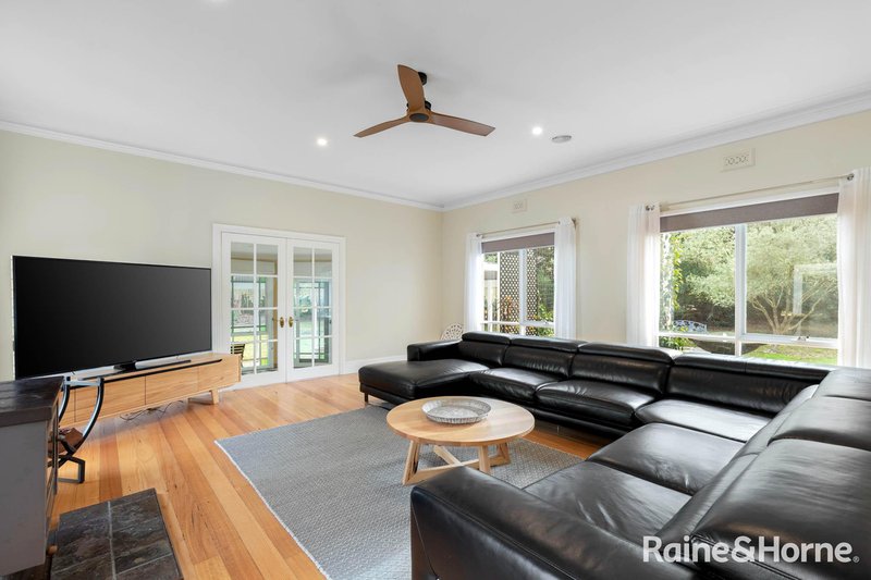 Photo - 5 Moras Court, Gisborne VIC 3437 - Image 11