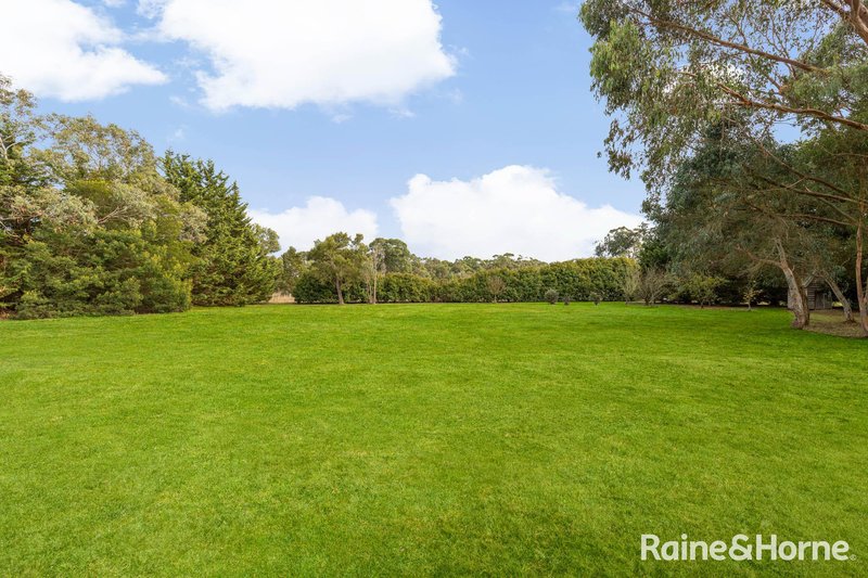 Photo - 5 Moras Court, Gisborne VIC 3437 - Image 24