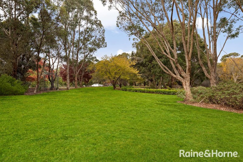 Photo - 5 Moras Court, Gisborne VIC 3437 - Image 25