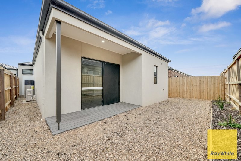 Photo - 5 Mornington Crescent, Rockbank VIC 3335 - Image 10