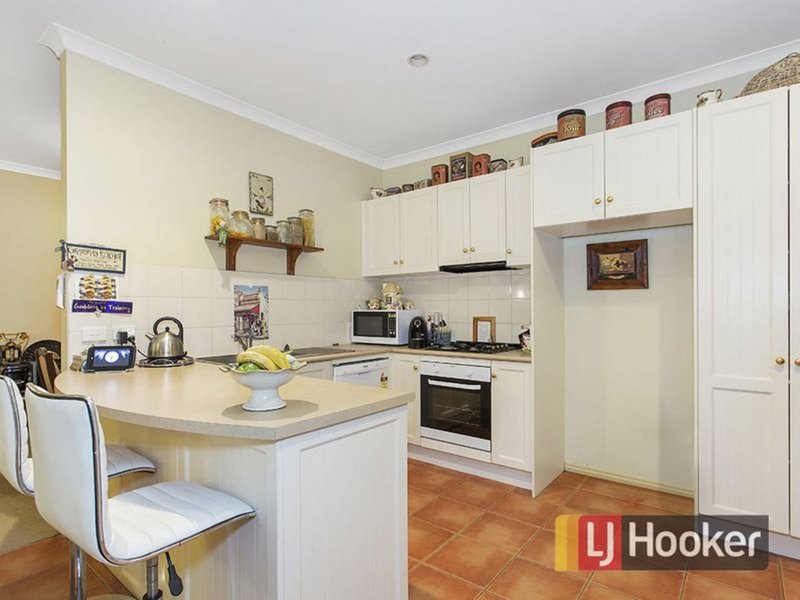 Photo - 5 Moroka Green, Pakenham VIC 3810 - Image 2