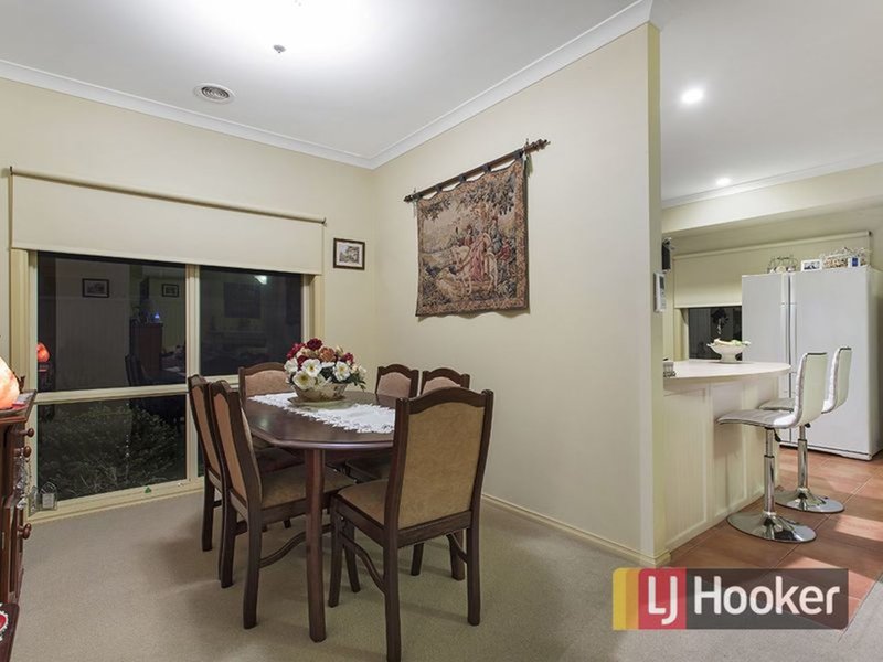 Photo - 5 Moroka Green, Pakenham VIC 3810 - Image 4