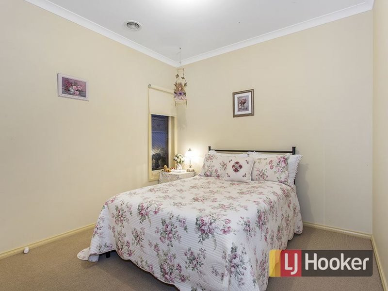 Photo - 5 Moroka Green, Pakenham VIC 3810 - Image 7