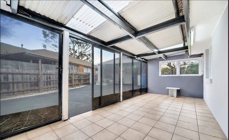 Photo - 5 Mosig Court, Hampton Park VIC 3976 - Image 9