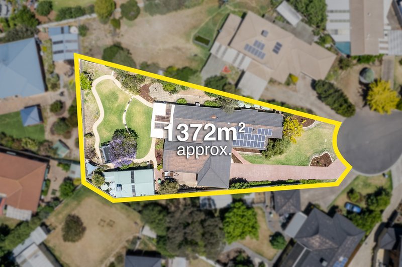 Photo - 5 Moss Close, Hoppers Crossing VIC 3029 - Image 2