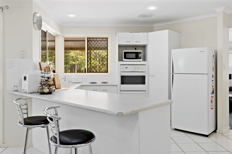 Photo - 5 Mossman Court, Murrumba Downs QLD 4503 - Image 2