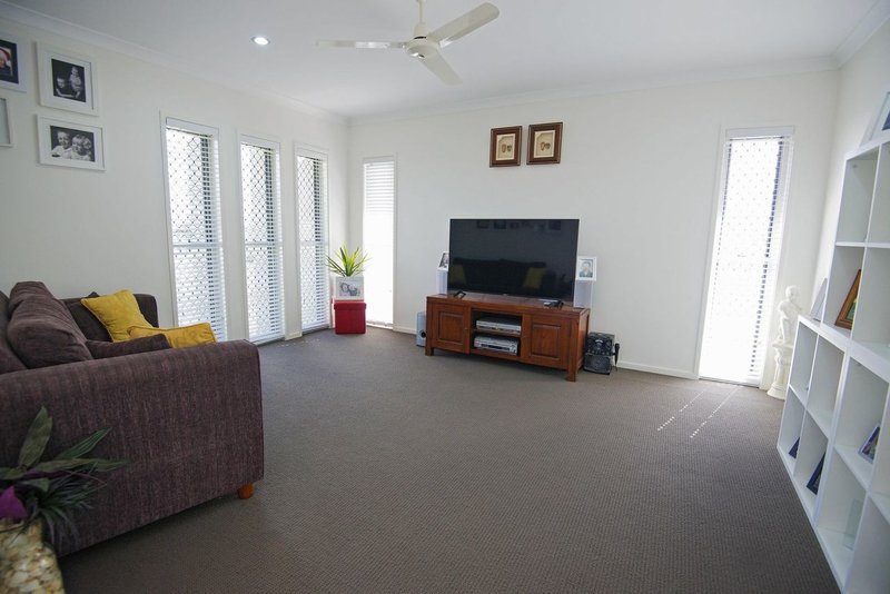 Photo - 5 Mountney Street, Avoca QLD 4670 - Image 3