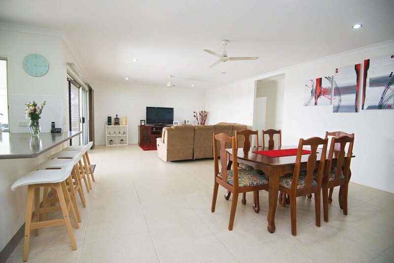 Photo - 5 Mountney Street, Avoca QLD 4670 - Image 5