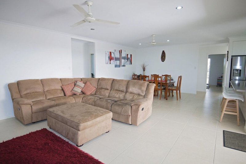 Photo - 5 Mountney Street, Avoca QLD 4670 - Image 6