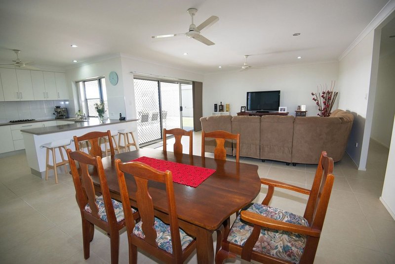 Photo - 5 Mountney Street, Avoca QLD 4670 - Image 7