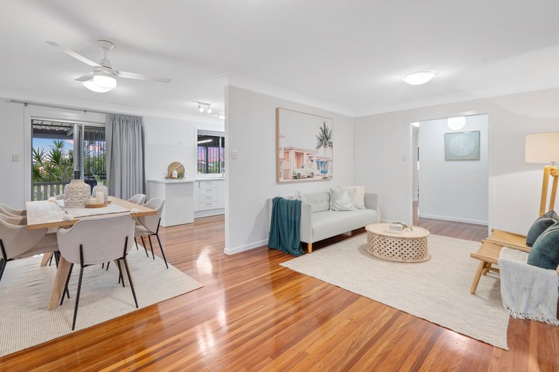 Photo - 5 Mourilyan Street, Mansfield QLD 4122 - Image 2