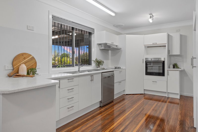 Photo - 5 Mourilyan Street, Mansfield QLD 4122 - Image 5