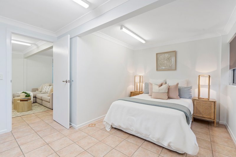 Photo - 5 Mourilyan Street, Mansfield QLD 4122 - Image 12