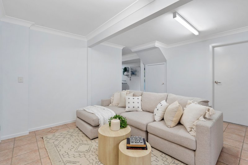 Photo - 5 Mourilyan Street, Mansfield QLD 4122 - Image 13