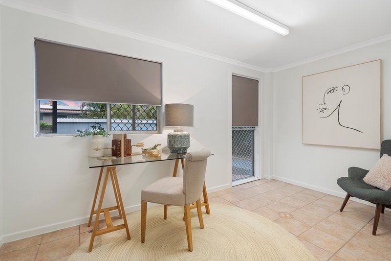 Photo - 5 Mourilyan Street, Mansfield QLD 4122 - Image 15