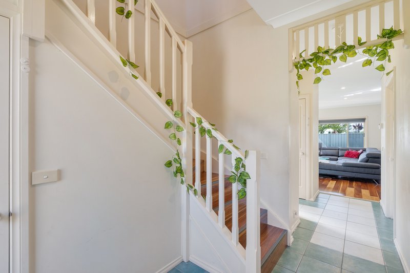Photo - 5 Mulberry Pass, Craigieburn VIC 3064 - Image 4
