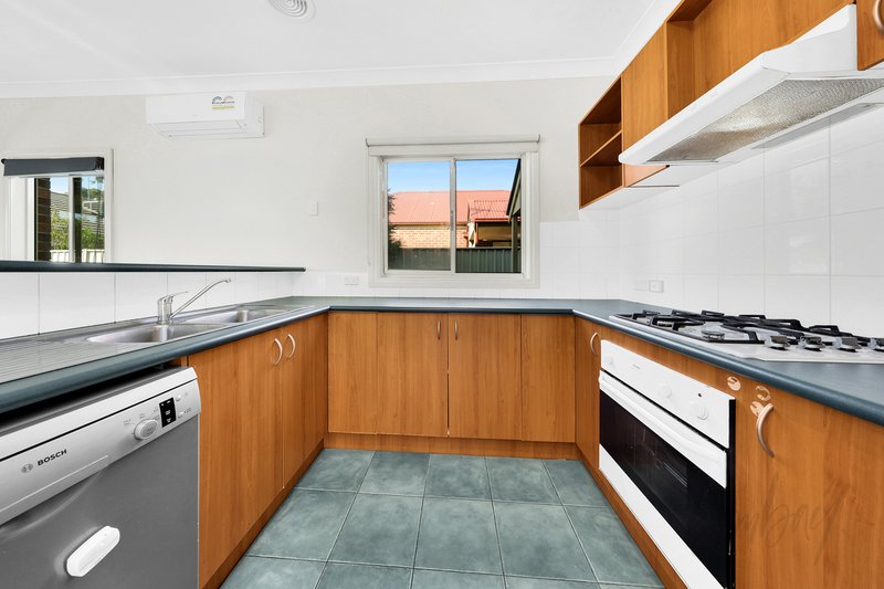 Photo - 5 Mulberry Pass, Craigieburn VIC 3064 - Image 3