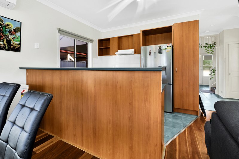 Photo - 5 Mulberry Pass, Craigieburn VIC 3064 - Image 4