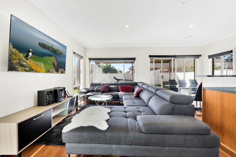 Photo - 5 Mulberry Pass, Craigieburn VIC 3064 - Image 7
