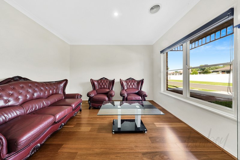 Photo - 5 Mulberry Pass, Craigieburn VIC 3064 - Image 8