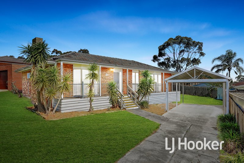Photo - 5 Munro Close, Hampton Park VIC 3976 - Image 1