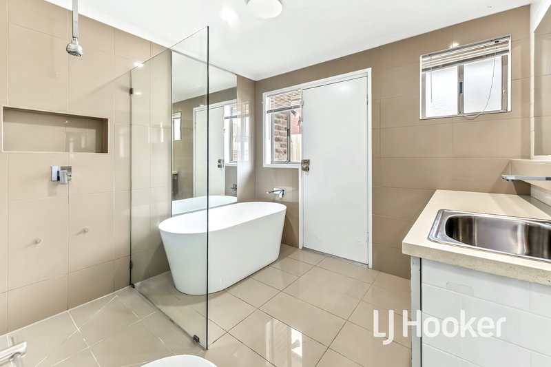 Photo - 5 Munro Close, Hampton Park VIC 3976 - Image 15