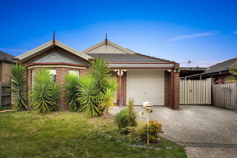 5 Murray Walk, Roxburgh Park VIC 3064