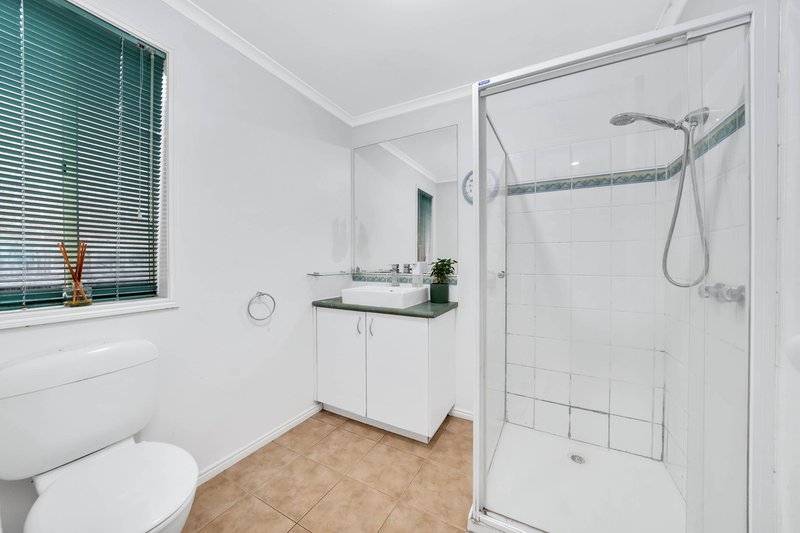 Photo - 5 Murray Walk, Roxburgh Park VIC 3064 - Image 4