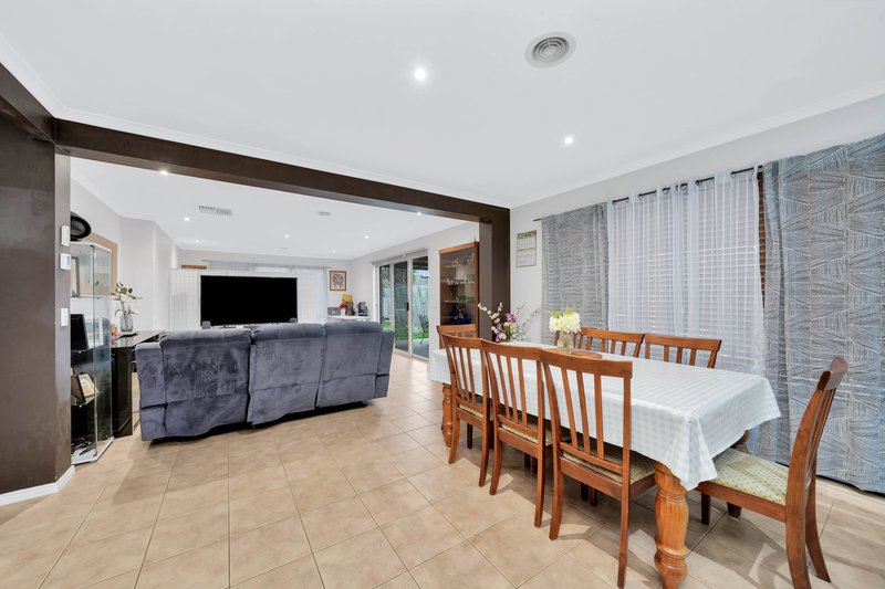 Photo - 5 Murray Walk, Roxburgh Park VIC 3064 - Image 10