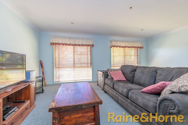 Photo - 5 Murrayfield Drive, Dubbo NSW 2830 - Image 4