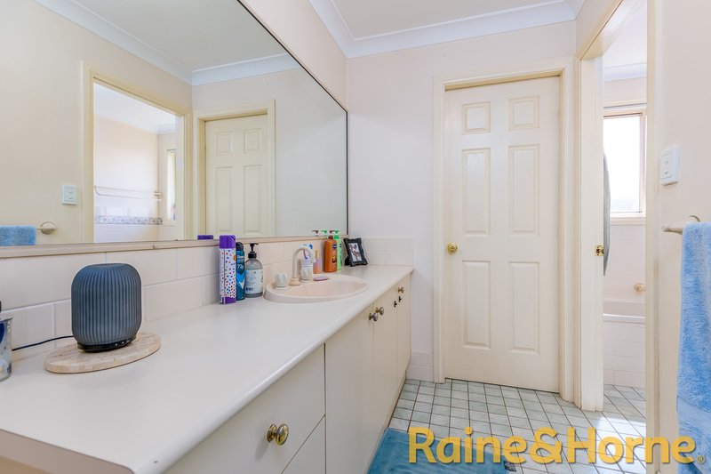 Photo - 5 Murrayfield Drive, Dubbo NSW 2830 - Image 6