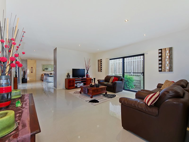 Photo - 5 Murrayfield Place, Merrimac QLD 4226 - Image 2